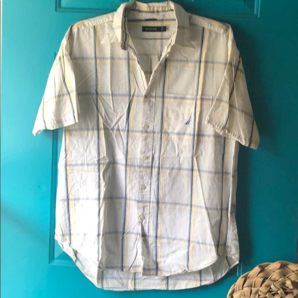 Men’s button down shirt sleeve shirt